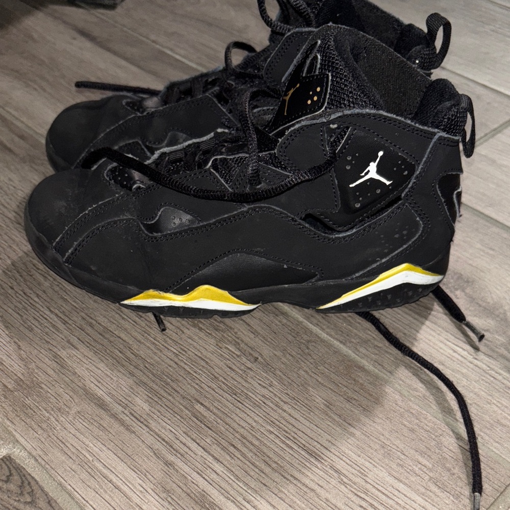 Jordan Kids Black and Yellow Sneakers